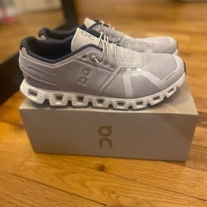 On running gray shoes Men’s 9.5